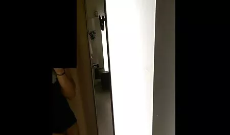 Dois ladrões entraram na casa para fazer um lucro, viram uma garota bêbada cortar e estragar videos pornor caseiro o corpo que não se move para dois