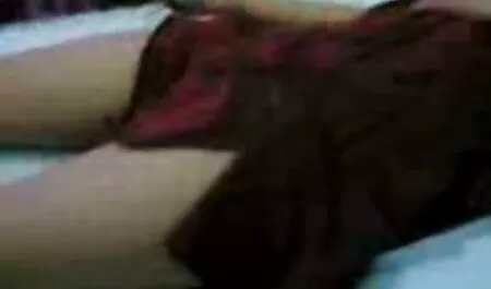 A irmã mais velha ensina os mais jovens a se masturbar na prática, tanto nu vagina quanto videu pono acariciando os dedos