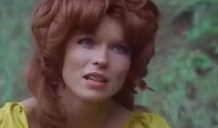 Eu vídeo pornô de mulher transando com cavalo Vi um jovem Armênio quando estava limpando e percebi que uma garota sem calcinha deveria ser criada