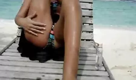 Cara esfregando seu colega de classe em cima da vagina rosa vídeo pornô de coroas em sua casa enquanto os pais estavam fora