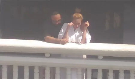 Ele foi exposto ao câncer no escritório do diretor no escritório e colocou vedeo pornor os membros dos óculos em sua bunda