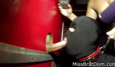 Strippers arrancar a calcinha dos visitantes e inserir o membro em sua bunda, mas ela não tem tempo para vídeo de pornô das novinhas descobrir o que está acontecendo