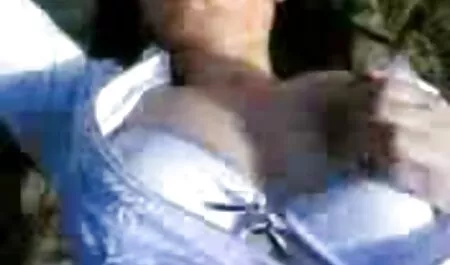 Amante assistir videos de sexo gratis vestido escravo em empregada e fodido com uma strapon