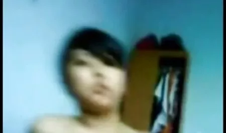 Um homem com um jogo de pepino duro na bunda de seu amante, vídeo de pornô de mulher virgem e sua esposa fora da câmera