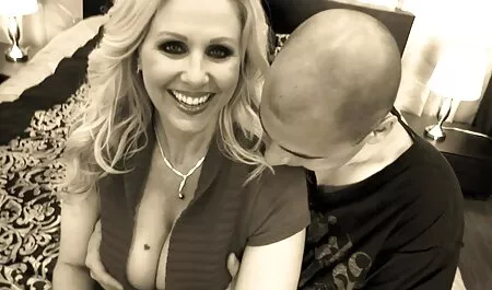 A esposa não estava em casa, e o marido vídeo pornô sexo selvagem brincando substituiu o tempo perdido por um novo servidor
