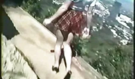 Os clipes pornográficos são encenados sobre o assassino, x video pornor quando um assassino fode quatro pessoas na área
