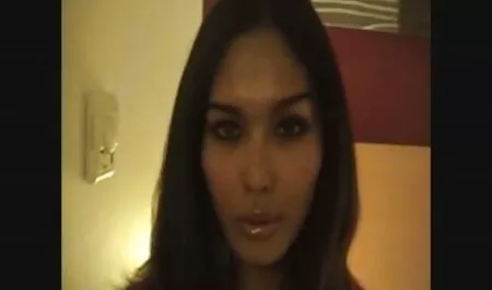 Uma vendedora de papelaria videos porno de kid bengala amarrado Domino áspero com fita adesiva e começou a bicar a pele de dildak como ele atingiu seu pico na Bunda