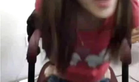 Ele fez o garçom chupar limpando os pés em seus vídeo pornô brasileirinha peitos e esticou a cabeça para o ânus, apertando os lábios e ela lambeu um ponto