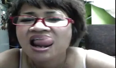 Nafisa jovem puxa nu depois de sair da banheira e faz com que ela Mamilos melhores video porno shake elastic com ela dedos