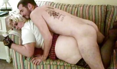 Eu quero rastejar pela janela e fiquei preso, minha mãe foi atacada com reumatismo e os dois caras chamaram a vídeo pornô as mais gostosas janela.