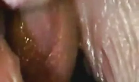 Um homem primeiro colocou Madame nos genitais, os videos de sexo em desenho animado olhos do bolso