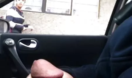 Um cara tem uma barba apenas louco porque sua bunda deliciosa de sua namorada com calças legging preto videos de sexo com famosas e quando as meninas se aproximam dele depois de yoga ele tem charme, beleza e torna difícil em uma pequena menina peluda cheia