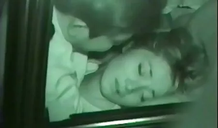 Lingerie, couro, sexy olhar esplêndido em uma puta e o cara gostou e ele está irritado para ver apenas seu amigo, a menina nos ajoelhamos chupando obter o grande LMM ng NGM dele em sua melhor filme de pornô boca para boquete, em seguida, leva-o na bunda, e colocá-lo ao orgasmo para que ele cums dentro