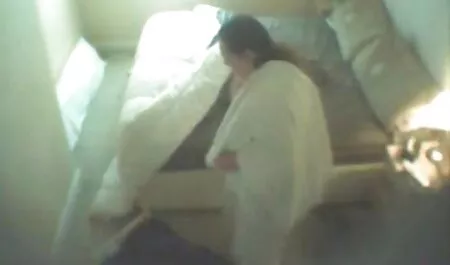 Quando um cara pronto para ajudar sua namorada na casa, ela será extremamente feliz e disposta a agradecê-la por isso acariciando o pênis dele enquanto lava os pratos e quando ela virou o rosto para ela, ela ficou encantada, inchaço do pau, o próximo é o sexo na cozinha apaixonado na buceta, cameron diaz filme pornô buceta raspada e orgasmo