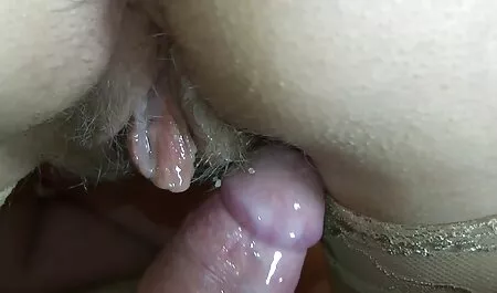 Mulata impertinente arrebatou vídeo pornô tirando virgindade o ponto com os membros do cara perfurando o gato, a boca fechada com fita adesiva