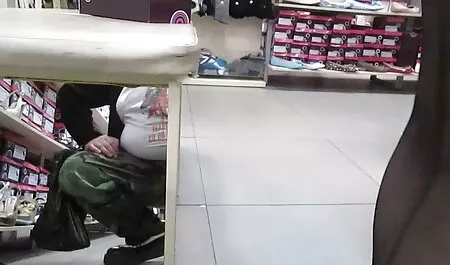 Pacientes superando o câncer com uma jovem enfermeira com belos seios e batendo entre os seios, acima videos pornos surubas dos mamilos
