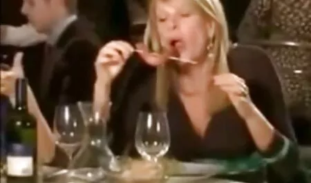 Enquanto um homem estava trabalhando, um jovem com um ovo raspado e um pênis duro porno juju doidera bateu essa mulher