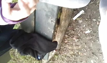 Eu encontro uma irmã com um vibrador metros batendo em sua vagina tentando filme pornô estupro alcançar orgasmos que não são reais