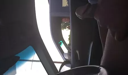 A vídeo pornô antigo mãe viu o membro de pé de seu filho e ele ficou envergonhado, virou-se