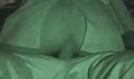 Mais manualmente tentando obter a paixão latina para videos de sexo explicito gratis deslizar na vagina molhada