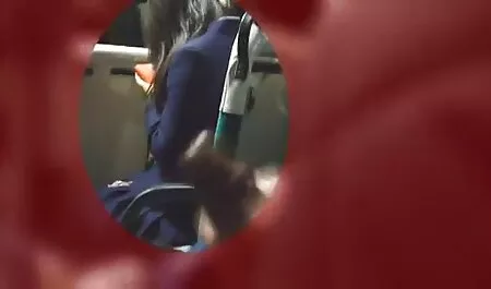 Um jovem negro bateu uma prostituta de rua video porno na academia na boca enquanto sua esposa vende abóboras no mercado