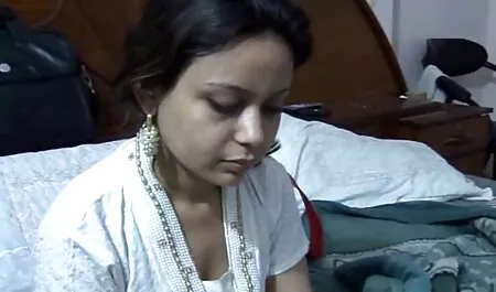 Apaixonado ruiva Morena fazendo vídeo pornô chupando empregado do pênis na gravata e alternadamente peidos
