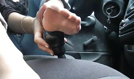 O estranho videos de sexo brasileiras entrou silenciosamente pela porta aberta no quarto da menina e entrou nela enquanto dormia