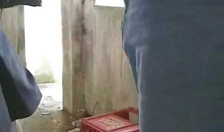 O marido se transformou em um zumbi e pegou sua esposa com câncer, então ele morde sua filme porno brasileiro caseiro vagina