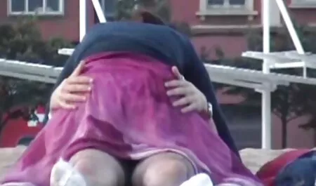 Filho fode xxx vídeos pornô sua mãe depois de reclamar sobre seu pai que ele não percebeu
