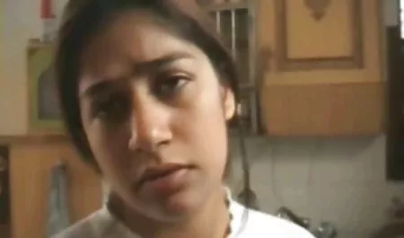 Metade das irmãs revolução zomba do homem até que ele o atraiu com um vídeo de pornô as panteras trem