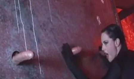 Pobre passageiro Asiático rasgado por muitos membros de aperto de olhos vídeo pornô escondido pequenos, atormentado em todas as rachaduras