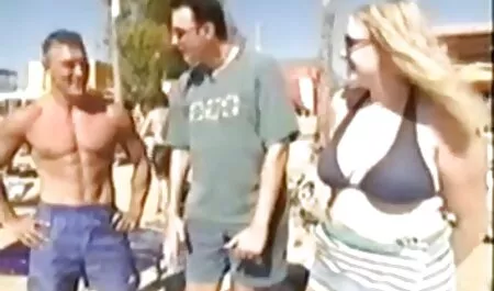 Ele entrou no brinquedo de borracha no ânus descuidadamente e começa ao orgasmo várias vezes. vídeo pornô caseiro amador