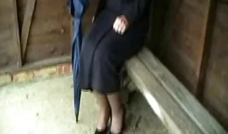 A nova garota do comboio elite parece muito sexy e o cara sugeriu video prono 2019 que ela fugisse da recepção e no terraço da casa, ela acha interessante e ela agarrou o pênis dele pela boca e buceta, buceta raspada.