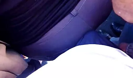 Seu vídeo de pornô de menina vestido de empregada está quente apenas sabendo que ela está sugando por seu namorado, mas fodendo, até que ponto. então o longo longo, ele também não pode dar ao luxo de gozar diretamente em sua boca.