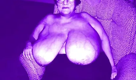 Tutash video porno bom vigorosamente com um gemido chupar um membro de seu marido, e tirou a câmera e termina em seus lábios