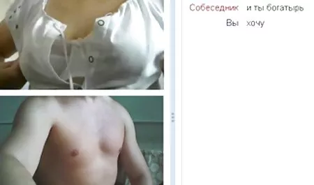 Modelo tão lavado vídeos pornôs reais no chuveiro depois de jogar o sêmen enraizado por muitos homens no rosto