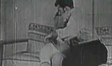 Depois de um árduo dia de trabalho, os russos fodem no banheiro com câncer, trancados nos quartos vídeo pornô gostosa por seus pais