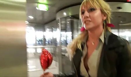 Dyka com belos olhos chupando vídeo pornô com pau Armênio, Grosso e longo como um soporífero