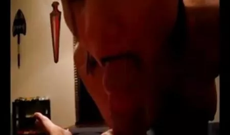 Lamber a tampa para o ginasta na posição quero ver vídeos pornográficos inversa, quase posar 69