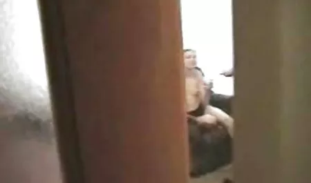 Skinny Senhora vídeo pornô baiano foi perseguido na mesa do chefe, mergulha em escorregadio vagina