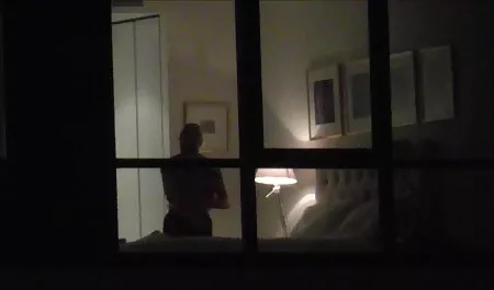 Fu vídeo pornô com coroas gostosas beee termina na boca de um vizinho, e ela esmaga o pão e cospe