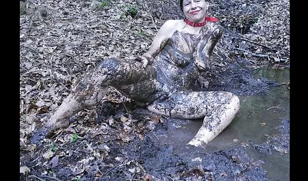 Despeje o crème brûlée no shnyag e dê a esta menina um deleite delicioso, engolindo video de sexo antigo dos membros do tomate que é muito