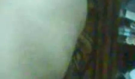 O gerente do hotel aceitou de bom grado satisfazer o vídeo pornô de loira gostosa pedido do cliente no quarto e fodê lo