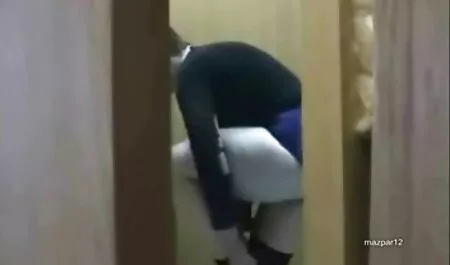 Arthur parafusar filme pornô de carla perez uma mulher na bunda, batendo um dedo na vagina rosa
