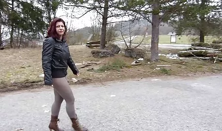 No escritório, o chefe bate na secretária ruiva com câncer ver vídeo pornô caseiro em seu escritório devido ao padrão