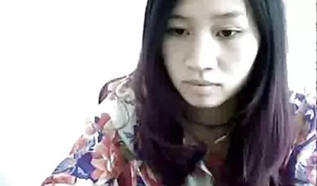 Shlendra louco saltando sobre a vagina Careca na cadeira pernas de cabeça para baixo vídeo de pornô novinha perdendo a virgindade