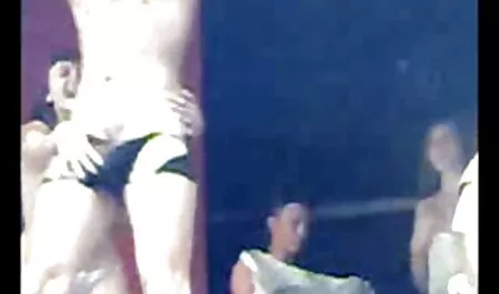 Uma ambulância paramédica que injeta video porno em portugues pílulas para dormir no paciente e quebra o corpo que não se move, acaba na Bunda
