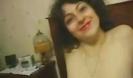 A vaca estava bêbada para obter o dinheiro, e quando viu a câmera, ela ficou assustada e começou a pular video porno bruna ferraz