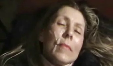 Todas as boas garotas sonham em ser uma vídeo pornô de velhas puta suja e cum duro Dupla penetração em sua buceta e na bunda ao mesmo tempo