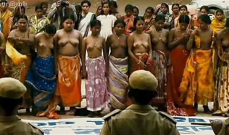 Um Tajique que é magro com um idiota por um longo vídeo pornô das velhas tempo fodeu um amigo de uma aldeia próxima veio visitar parentes